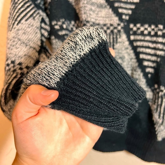 Vintage Black and Grey Sweater - Picture 4 of 5
